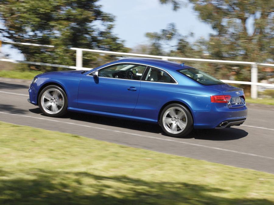  Audi RS5 Coupe 2010 года  (AU) (фото 10 из 18)